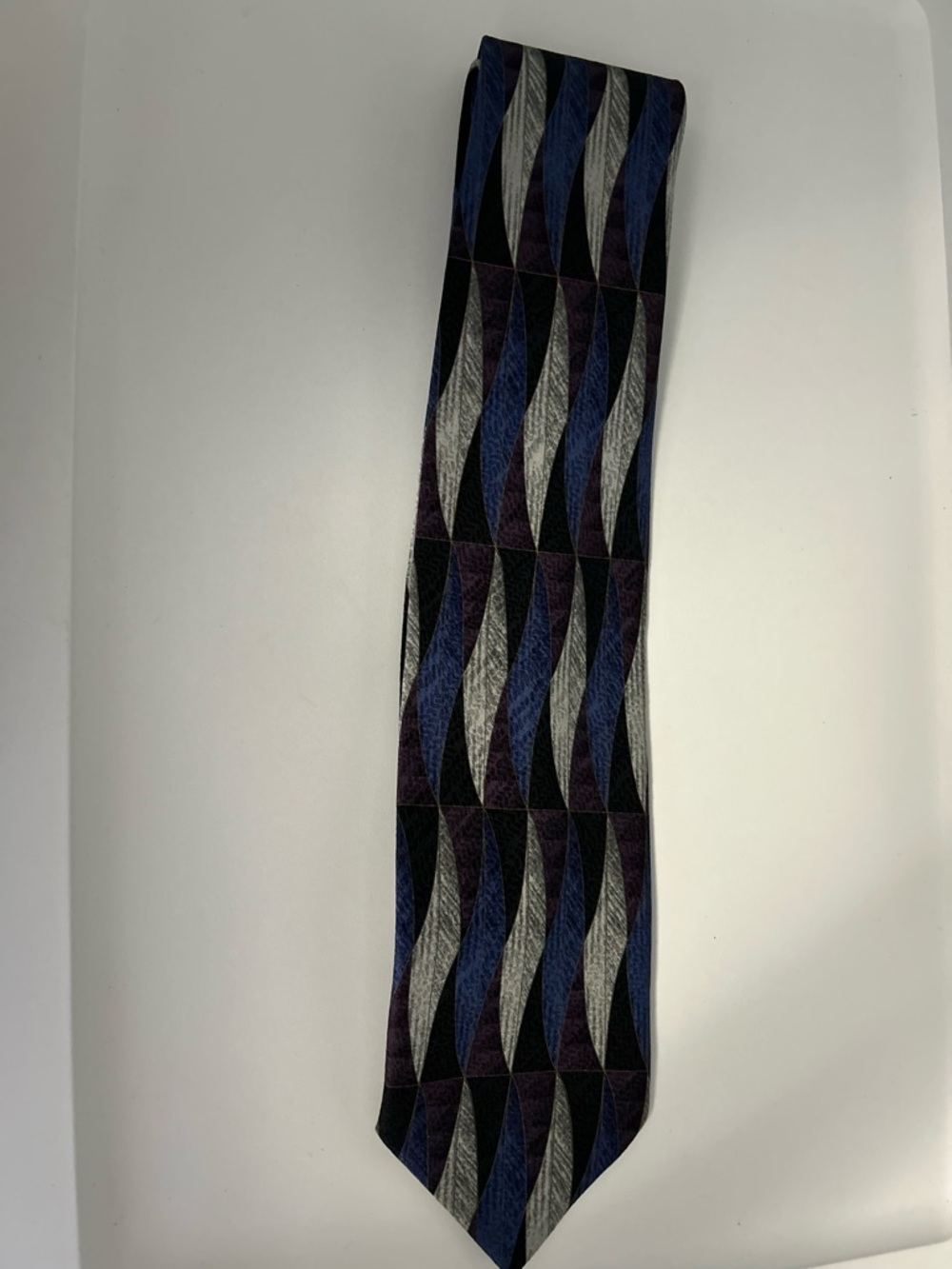 Kolte Italian Men's Curved Wave Pattern Tie in Blue, Gray & Black